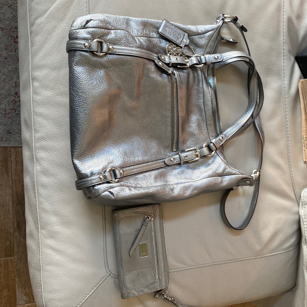 Silver leather purse with matching wallet